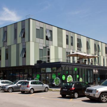 Poslovni prostor na Poljičkoj cesti u Splitu: uredski, 64 m2