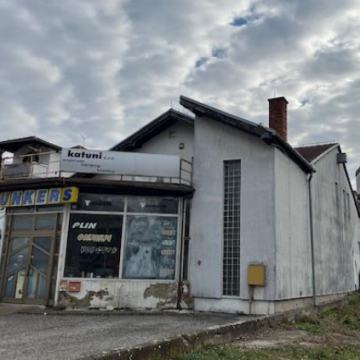 Poslovni prostor: Vinkovci, ulični lokal, 545,92 m2