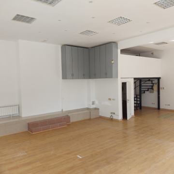 Zagreb (Dubrava)- poslovni prostor i 2 garaže -  149 m2