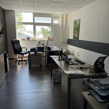 Atraktivan poslovni prostor: Zagreb , uredski, 267 M2