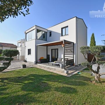 Potpuno opremljena kuća sa vrtom na samo 4 km od centra grada Poreča