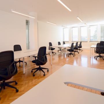 Potpuno opremljen privatni ured za 16 osoba na zapadu- Desk$Co