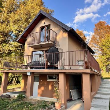 Potpuno privatna kuća okružena šumom u blizini Novog Zagreba