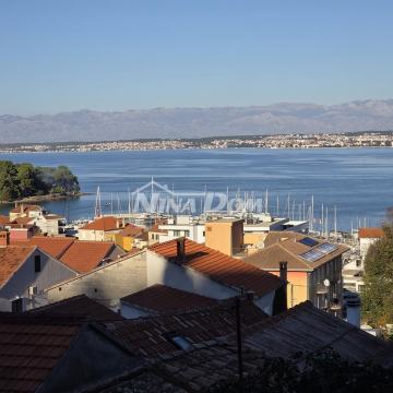 Preko otok Ugljan apartmanska kuća sa pet stambenih jedinica započeta