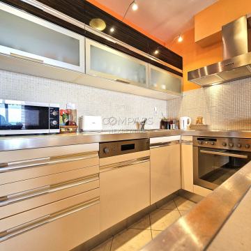 Prekrasan stan, pogled na more, garaža, Žnjan, Split, 85.00 m2