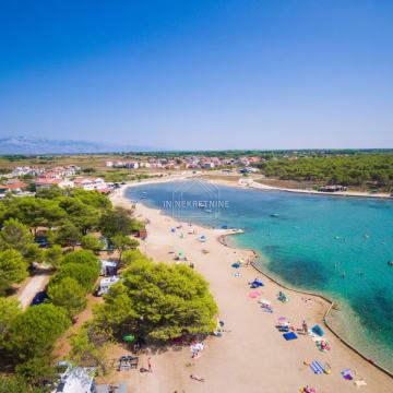 Prekrasna kamena kuća s bazenom – 250 m od mora!