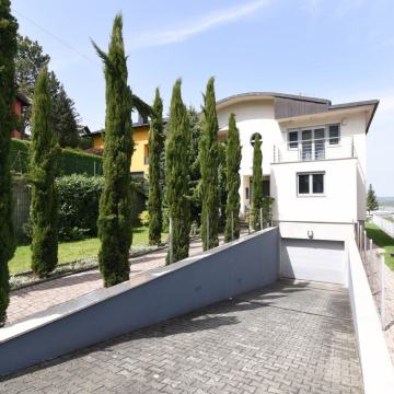 Prekrasna kuća za prodaju, Sveta Nedelja, 396m2, vrt, garaža, parking.
