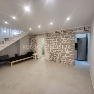 PREKRASNA RENOVIRANA KUĆA U STAROM GRADU, 115 m2,