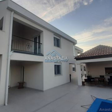 PREKRASNA SAMOSTOJEĆA VILA UZ MORE !!!!!!!!!!!!!!