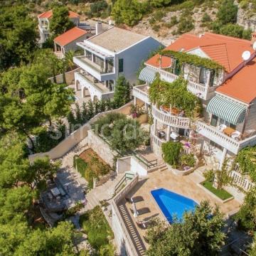 Prekrasna vila u prvom redu, Selca Brač