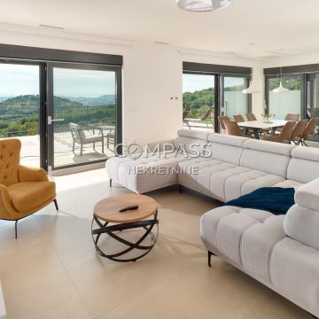 Prekrasna villa sa otvorenim pogledom, Klis, 290 m2 - CIJENA NA UPIT