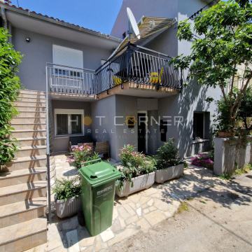 Premantura, kuća s 2 stana, UREĐENO