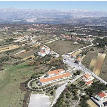 Pridraga, zemljiste u centru mjesta, 2800 m2