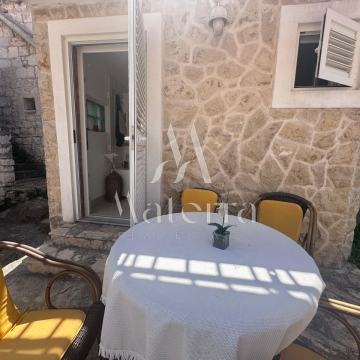 PRIMOŠTEN - KAMENA KUĆA P=50 M²