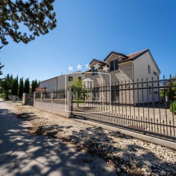 Privlaka - 2 vrhunska objekta s bazenom, PRILIKA! 549000EUR