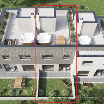 Privlaka - dvoetažni apartman 190 m od mora, krovna terasa, vrt