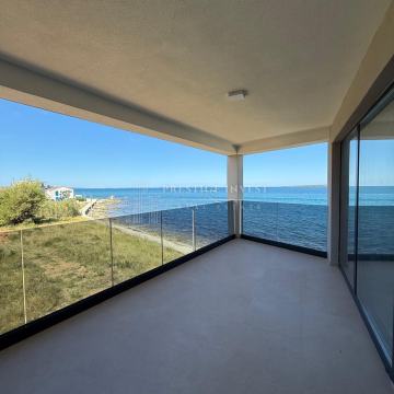 PRIVLAKA- Prvi red uz more- S9- penthouse