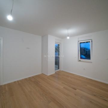 Prizemlje s vrtom, dvije spavaće sobe, nova zgrada!