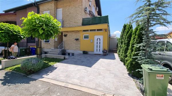 PRODAJA Kuća: Osijek, Naselje M. Krleže, 240.00 m2