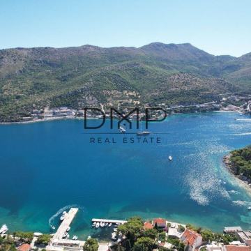 ZATON! KUĆA SA TERASOM VRTOM I PARKINGOM NA 100m OD MORA!