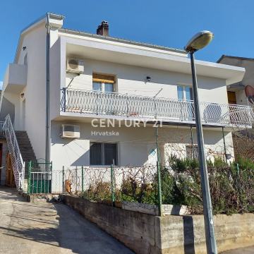 Kuća (1. i 2. Kat) s Terasama, Balkonom i Parkingom (85 m/2) – Šibenik