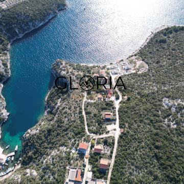 Prodaja, kuća s velikom okućnicom, blizu mora, Vinišće!
