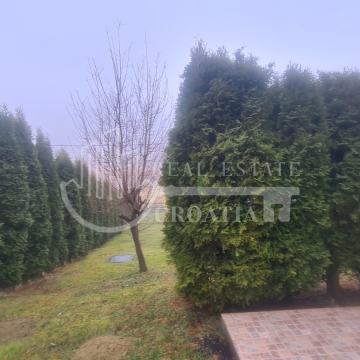 Prodaja Obiteljske Kuće u Blaguši – Garaža, Prostrana Okućnica, mirna