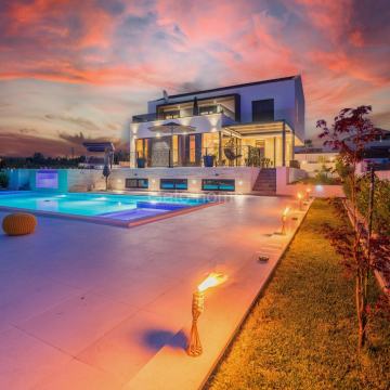 PRODAJA - LUKSUZNA VILA - PAKOŠTANE (VRANA)