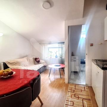 PRODAJA ŠARMANTNOG STANA U CENTRU PULE