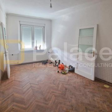 Trosoban stan 49 m² s parkingom, Primorska ulica – potpuna renovacija