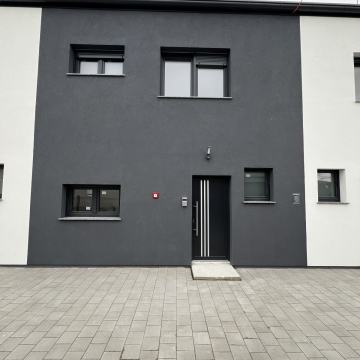 DVOETAŽNI STAN S2, dvorište, 2 parkirna mjesta, useljivo od 01/2026.