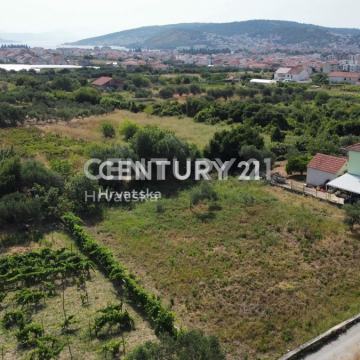 PRODAJA GRAĐEVINSKOG ZEMLJIŠTA – SEGET DONJI, BLIZINA TROGIRA