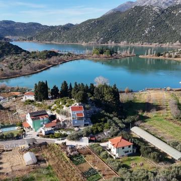 Prodaje se građevinsko zemljište u Peračkom Blatu 506 m2 sa pogledom n