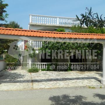 PRODAJE SE KUĆA SA 4 APARTMANA VIR