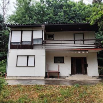 Prodaje se kuća s okućnicom, 2.500 m² – Zaprešić – 110 000 €