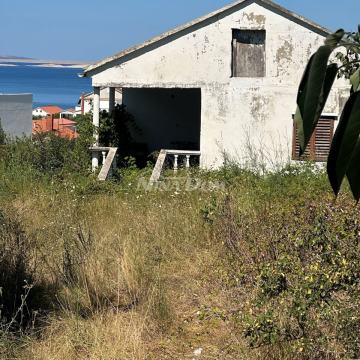 Prodaje se kuća za potpunu adaptaciju na 1483m2 zemljišta