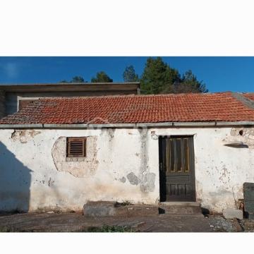 HITNO ! Prodaje se kuća za potpunu adaptaciju površine 160m² na 1508m2