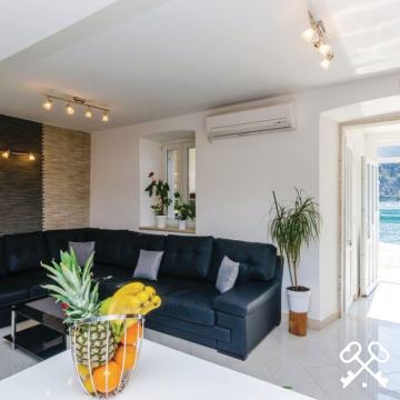 PRILIKA! Četverosobna kuća na četiri etaže, Rijeka Dubrovačka