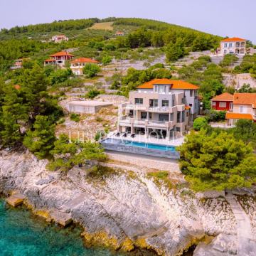 Prodaje se luksuzna vila u Prigradici na Korčuli