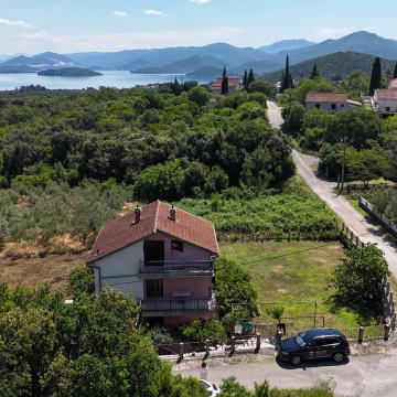 Prodaje se samostojeća kuća sa 3 apartmana na predivnom Pelješcu!