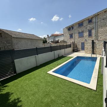 Na prodaju je prekrasna kuća 150 m2, Juršići