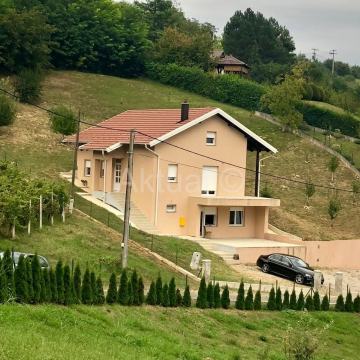 SAMOSTOJEĆA KUĆA SA OKUĆNICOM, DONJI LADUČ  - PRODAJA