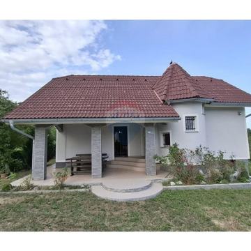 NA PRODAJU – Obiteljska kuća s velikim zemljištem u Vinica Bregu