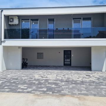 Prostarni trosobni stan Banjole Medulin