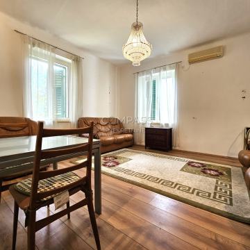 Prostran stan za renovaciju: Bačvice, Split, 100.00 m2