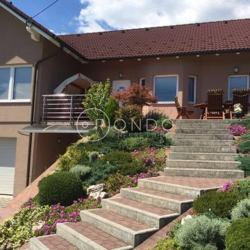 Prostrana obiteljska kuća  GBP 320 m2 - mirna lokacija, Sesvetski Kral