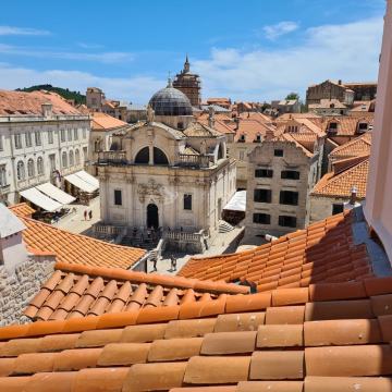 PROSTRANI STAN U STAROM GRADU