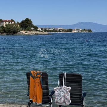 Prvi red do mora / 2S+DB / Otok Krk