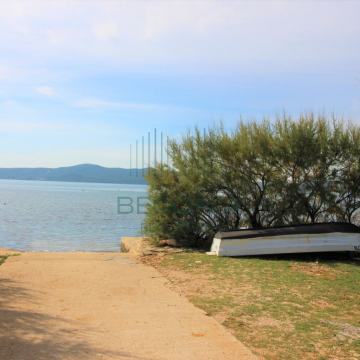 PRVI RED DO MORA !! SUKOŠAN, ZADAR ! TOP LOKACIJA