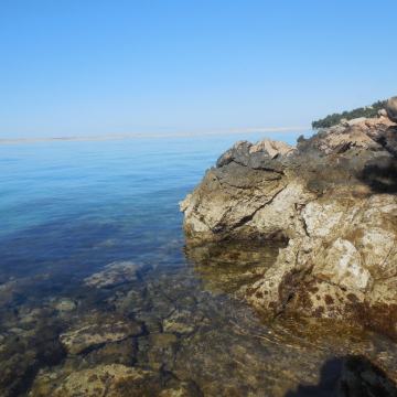 Prvi red uz more - građevinsko zemljište, Starigrad, 180 eura/ m2